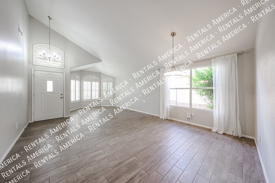 Beautiful 3/2 Home in Gilbert w/Upgrades ~ Move in Ready NOW property image