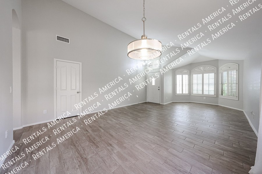 Beautiful 3/2 Home in Gilbert w/Upgrades ~ Move in Ready NOW property image