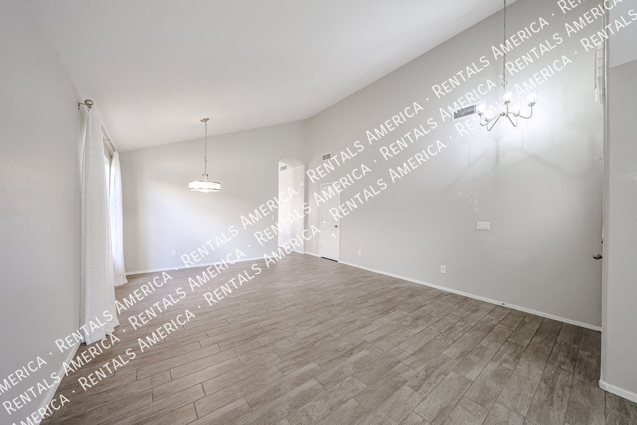 Beautiful 3/2 Home in Gilbert w/Upgrades ~ Move in Ready NOW property image