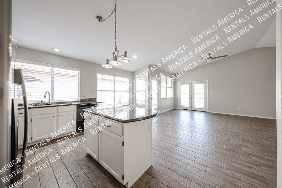 Beautiful 3/2 Home in Gilbert w/Upgrades ~ Move in Ready NOW property image