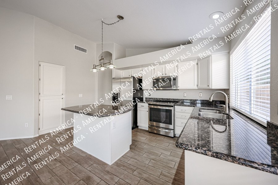 Beautiful 3/2 Home in Gilbert w/Upgrades ~ Move in Ready NOW property image