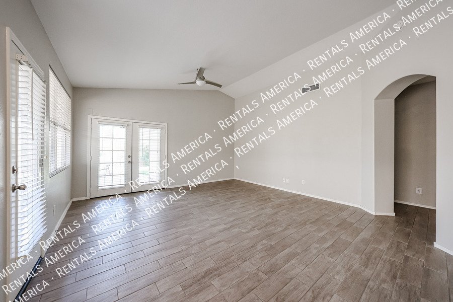 Beautiful 3/2 Home in Gilbert w/Upgrades ~ Move in Ready NOW property image