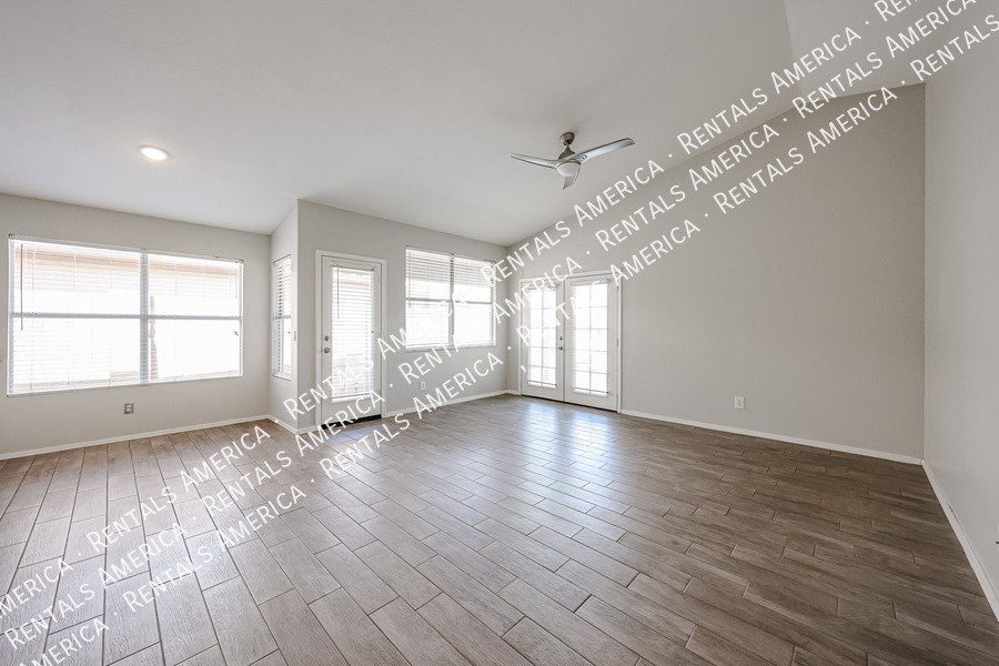 Beautiful 3/2 Home in Gilbert w/Upgrades ~ Move in Ready NOW property image