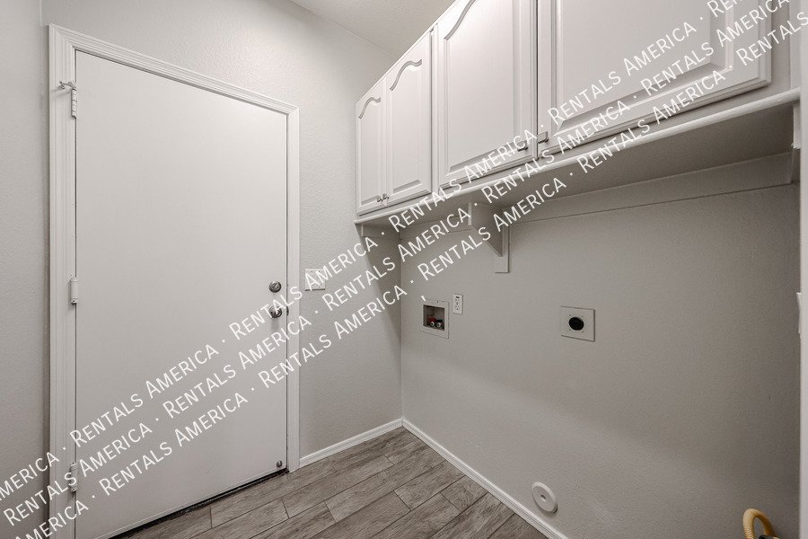 Beautiful 3/2 Home in Gilbert w/Upgrades ~ Move in Ready NOW property image