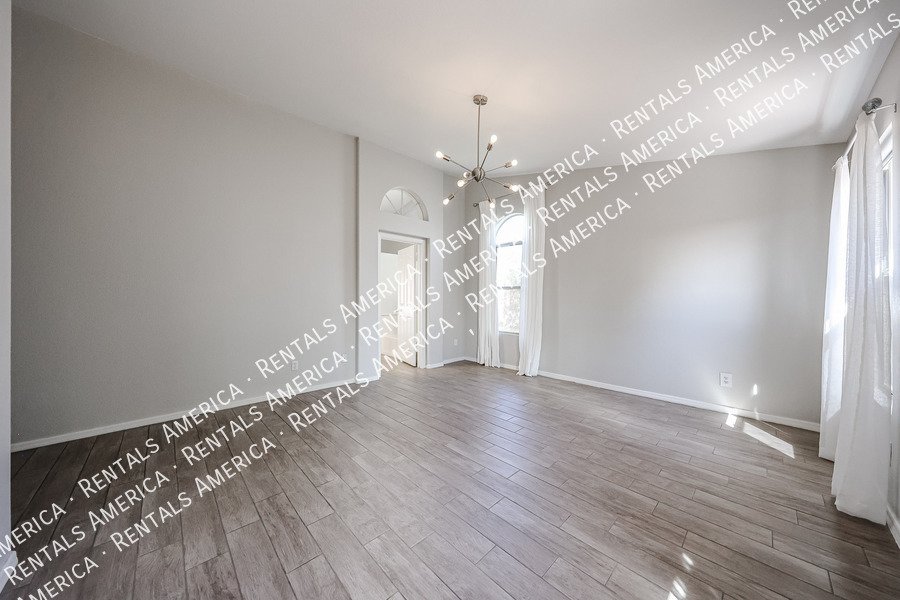 Beautiful 3/2 Home in Gilbert w/Upgrades ~ Move in Ready NOW property image