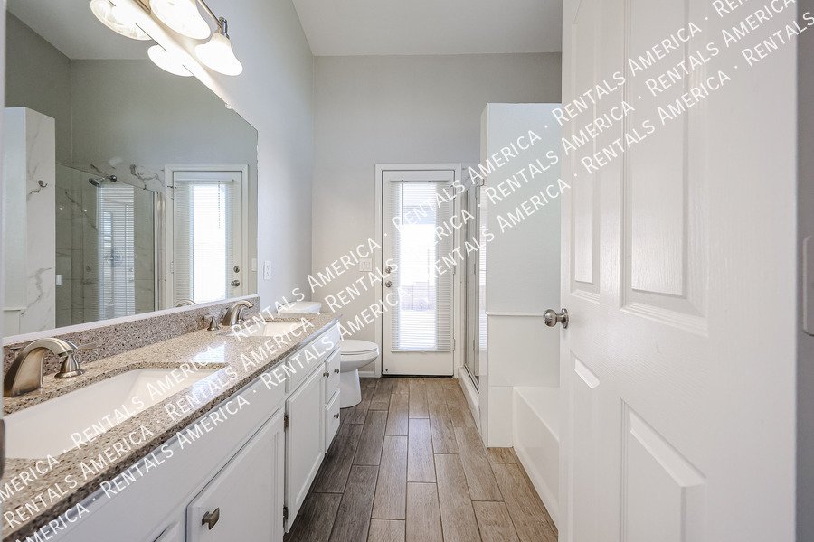 Beautiful 3/2 Home in Gilbert w/Upgrades ~ Move in Ready NOW property image