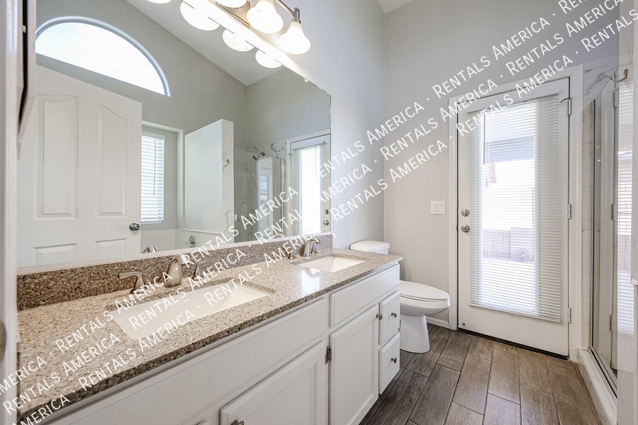 Beautiful 3/2 Home in Gilbert w/Upgrades ~ Move in Ready NOW property image