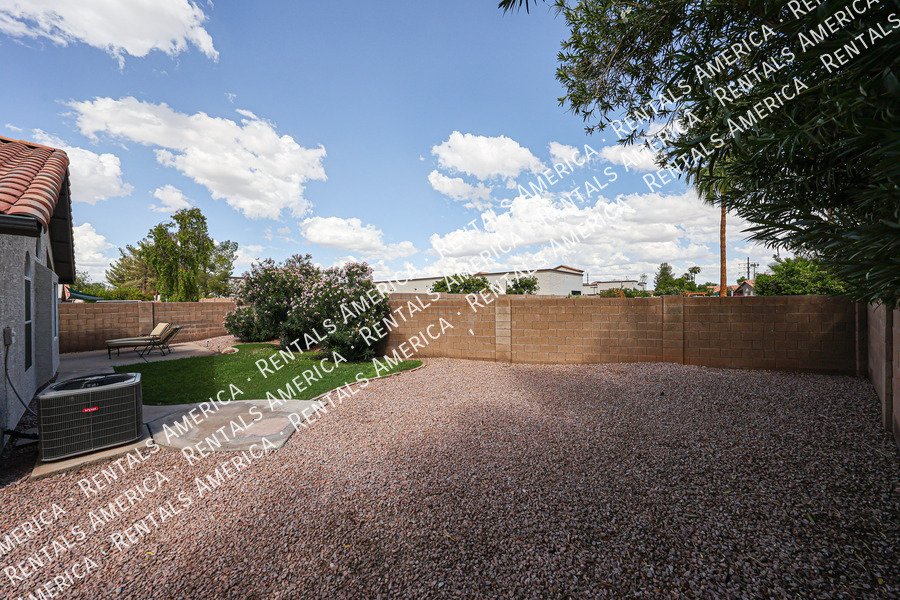 Beautiful 3/2 Home in Gilbert w/Upgrades ~ Move in Ready NOW property image