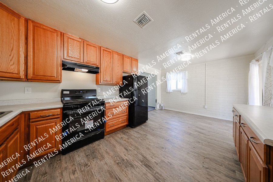 MI Special! Cozy 4BD 2BA Home in Scottsdale! property image