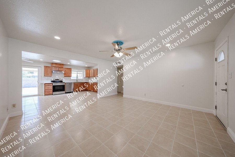 MI SPECIAL! RENOVATED 5BD 2BA Home in Tempe! Walking Distance to ASU! property image