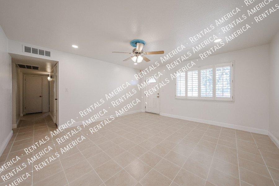 MI SPECIAL! RENOVATED 5BD 2BA Home in Tempe! Walking Distance to ASU! property image