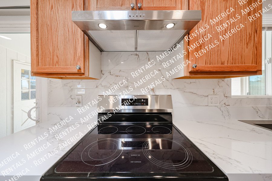 MI SPECIAL! RENOVATED 5BD 2BA Home in Tempe! Walking Distance to ASU! property image