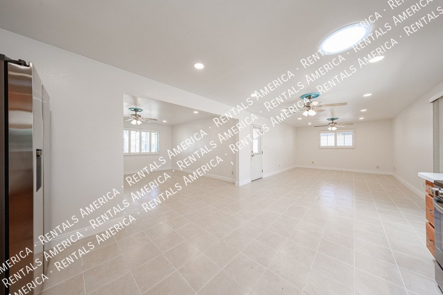 MI SPECIAL! RENOVATED 5BD 2BA Home in Tempe! Walking Distance to ASU! property image