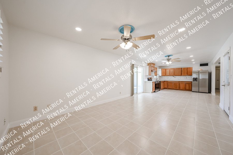 MI SPECIAL! RENOVATED 5BD 2BA Home in Tempe! Walking Distance to ASU! property image