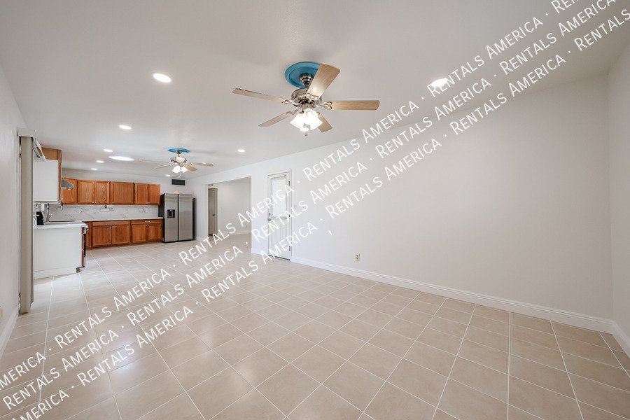 MI SPECIAL! RENOVATED 5BD 2BA Home in Tempe! Walking Distance to ASU! property image