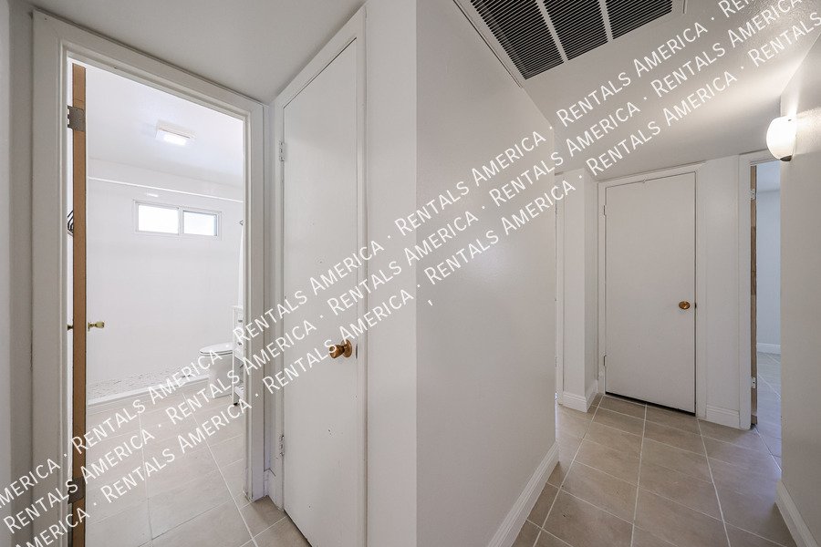 MI SPECIAL! RENOVATED 5BD 2BA Home in Tempe! Walking Distance to ASU! property image