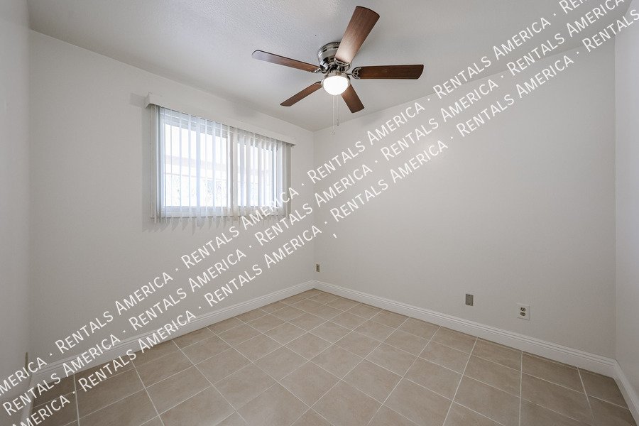 MI SPECIAL! RENOVATED 5BD 2BA Home in Tempe! Walking Distance to ASU! property image