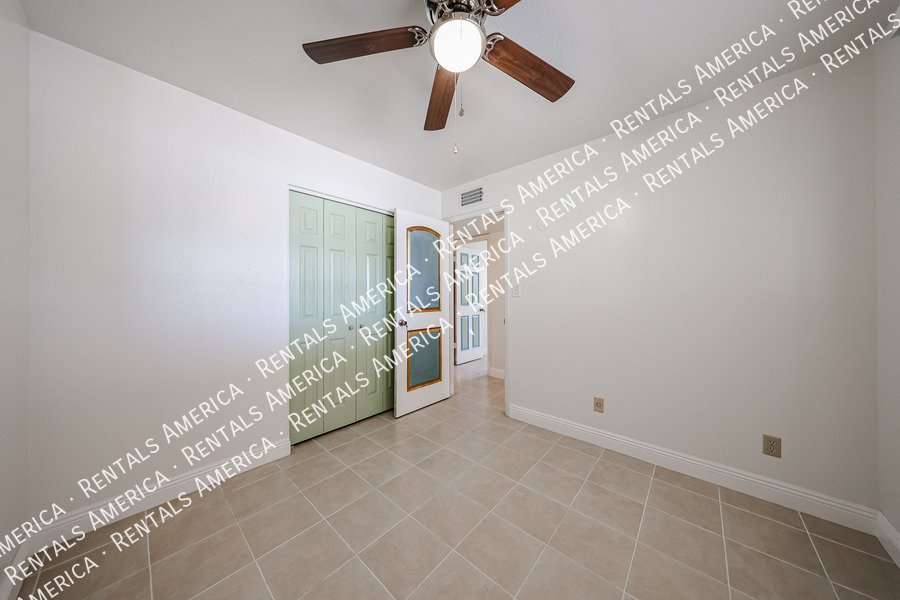 MI SPECIAL! RENOVATED 5BD 2BA Home in Tempe! Walking Distance to ASU! property image
