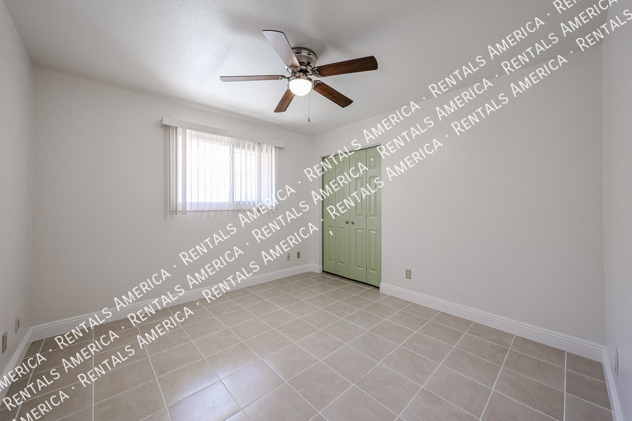 MI SPECIAL! RENOVATED 5BD 2BA Home in Tempe! Walking Distance to ASU! property image