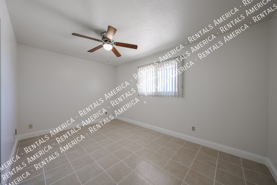 MI SPECIAL! RENOVATED 5BD 2BA Home in Tempe! Walking Distance to ASU! property image