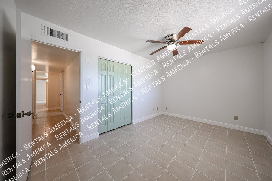 MI SPECIAL! RENOVATED 5BD 2BA Home in Tempe! Walking Distance to ASU! property image