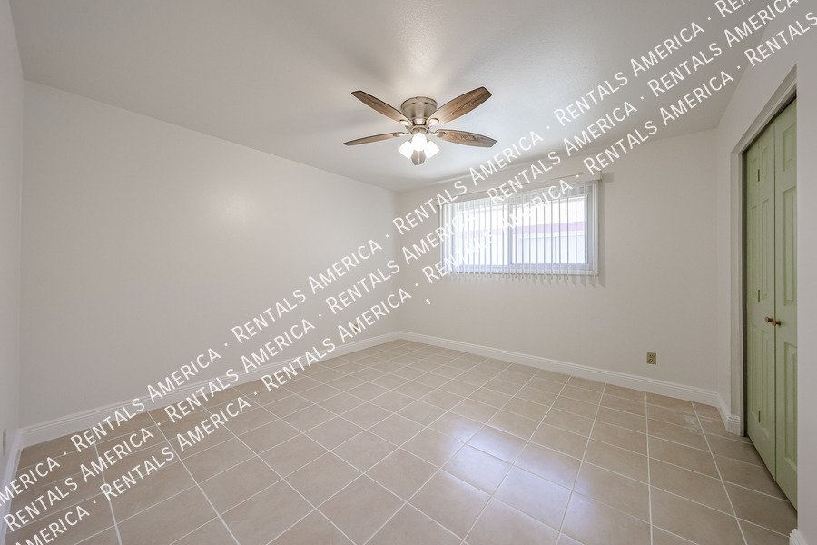 MI SPECIAL! RENOVATED 5BD 2BA Home in Tempe! Walking Distance to ASU! property image