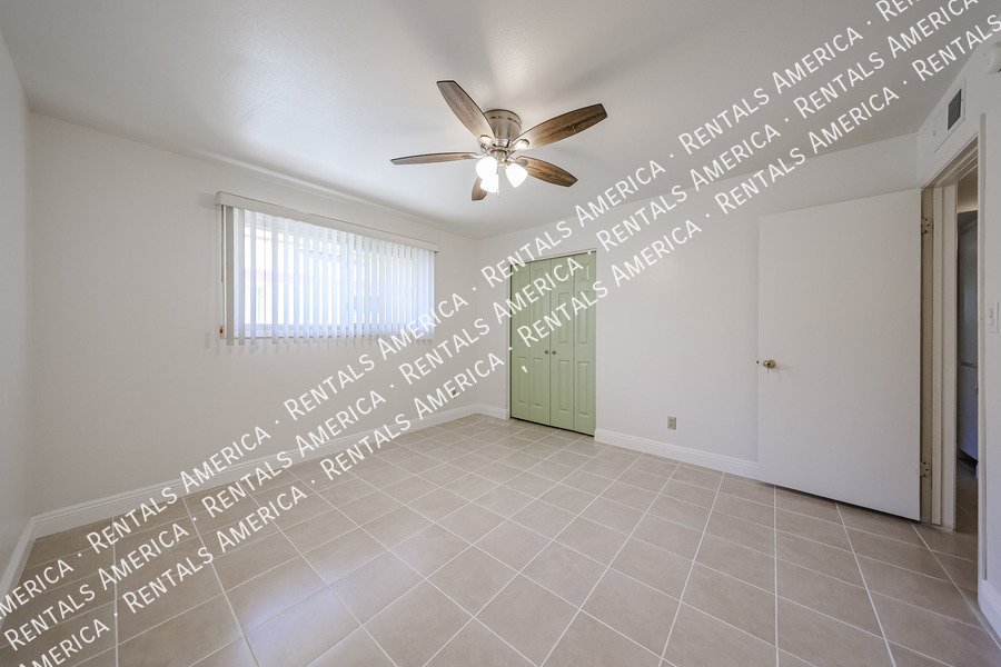 MI SPECIAL! RENOVATED 5BD 2BA Home in Tempe! Walking Distance to ASU! property image