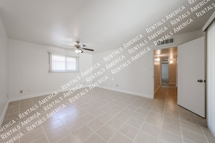 MI SPECIAL! RENOVATED 5BD 2BA Home in Tempe! Walking Distance to ASU! property image