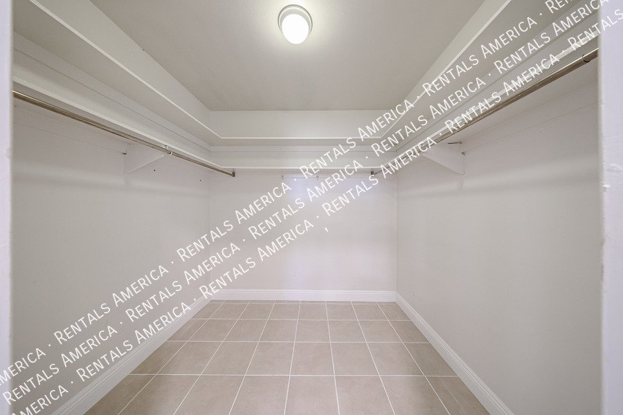 MI SPECIAL! RENOVATED 5BD 2BA Home in Tempe! Walking Distance to ASU! property image