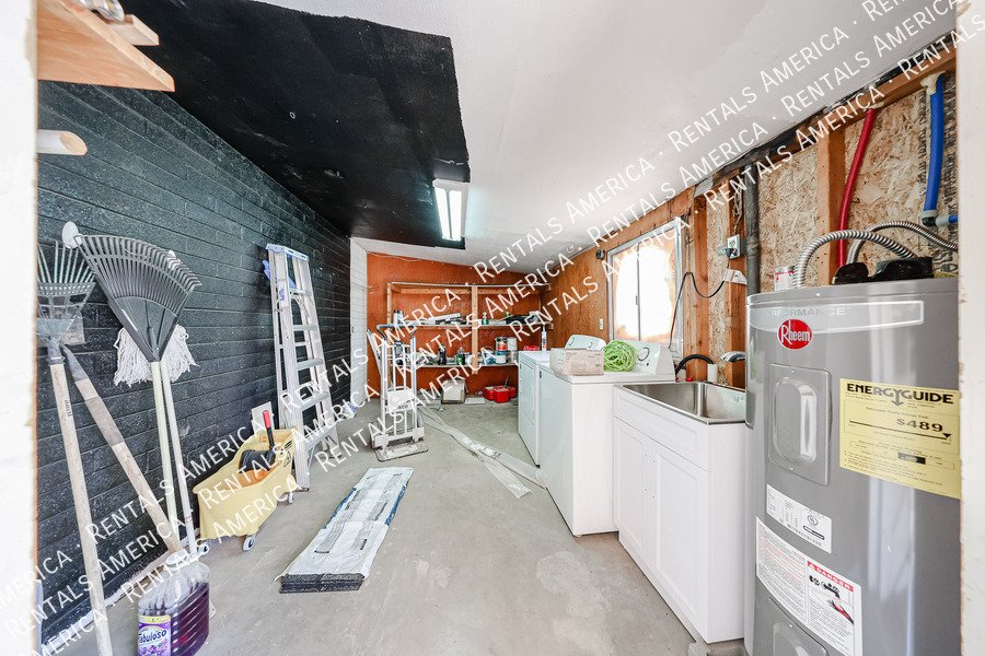 MI SPECIAL! RENOVATED 5BD 2BA Home in Tempe! Walking Distance to ASU! property image