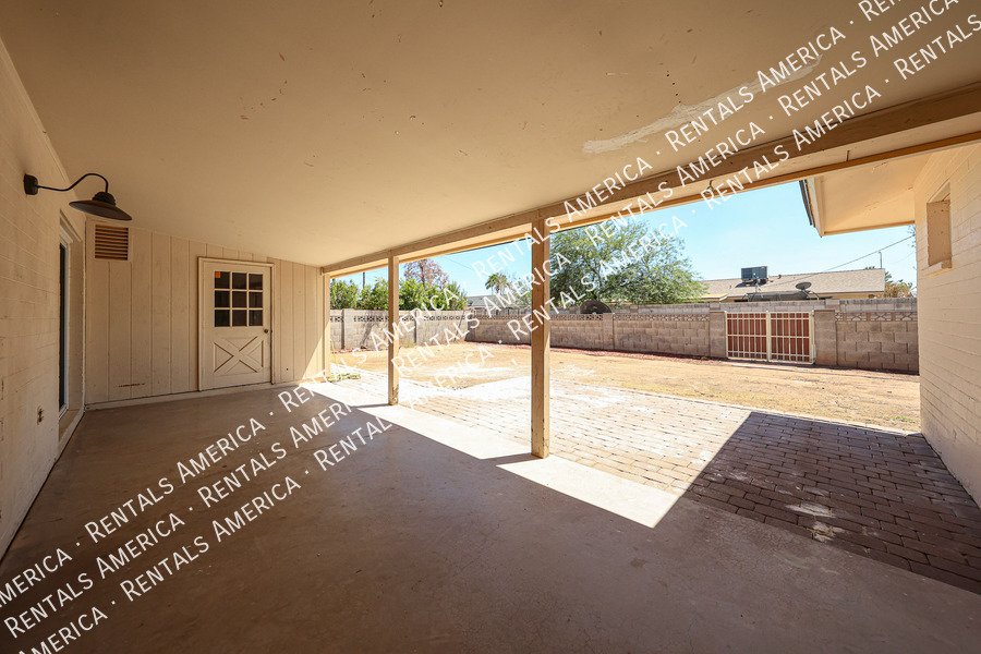 MI SPECIAL! RENOVATED 5BD 2BA Home in Tempe! Walking Distance to ASU! property image