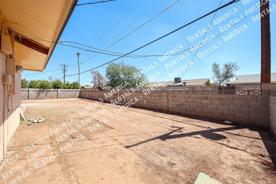 MI SPECIAL! RENOVATED 5BD 2BA Home in Tempe! Walking Distance to ASU! property image