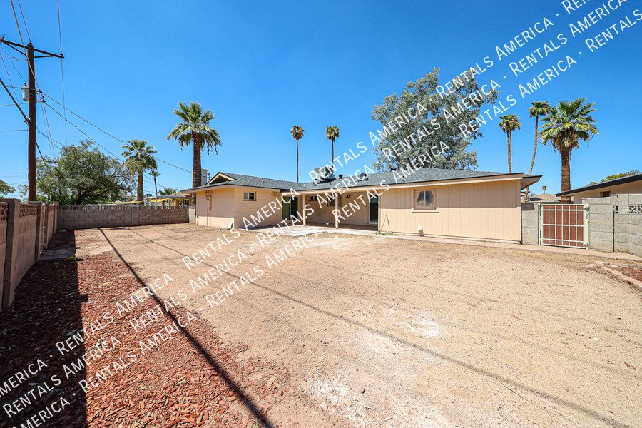 MI SPECIAL! RENOVATED 5BD 2BA Home in Tempe! Walking Distance to ASU! property image