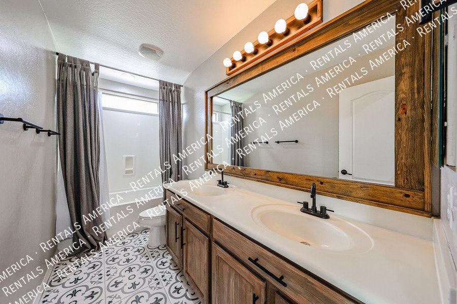 Great home in gated community! property image