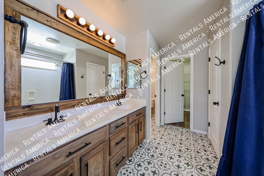 Great home in gated community! property image