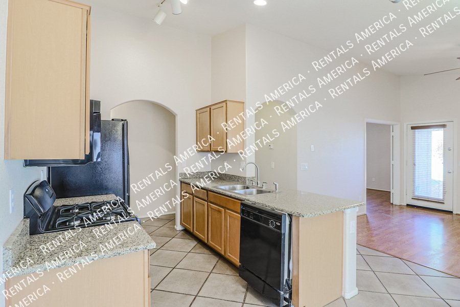 Beautiful Single Level 3BD/2BA Plus Den In Goodyear! property image