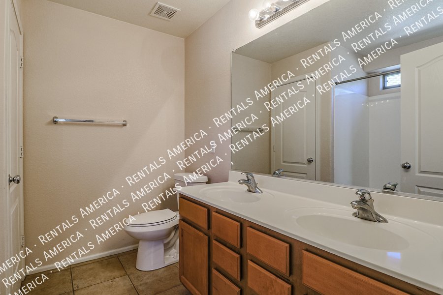 Beautiful Single Level 3BD/2BA Plus Den In Goodyear! property image