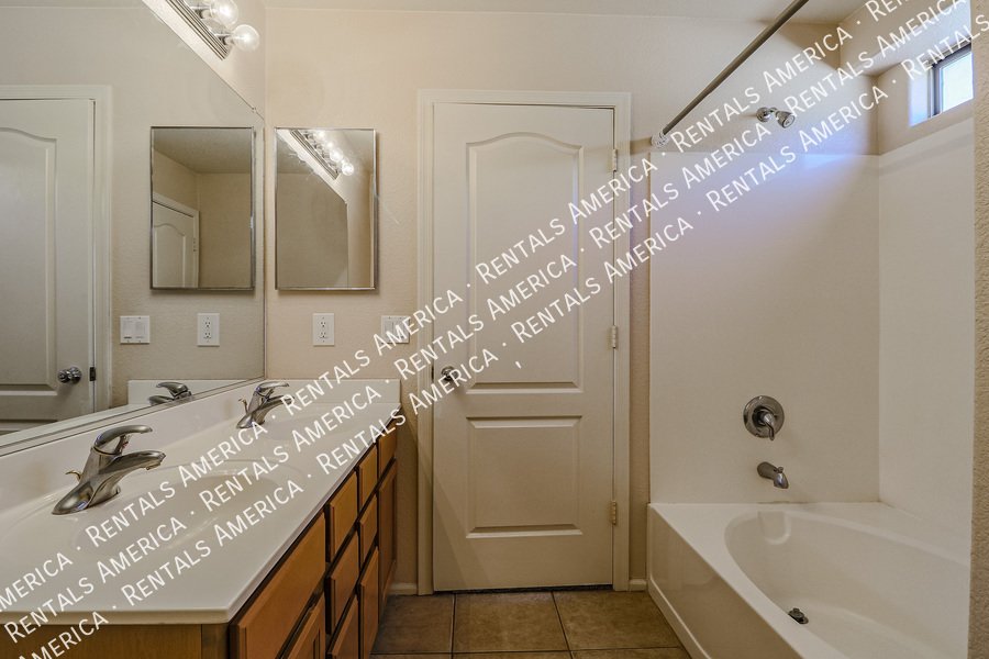 Beautiful Single Level 3BD/2BA Plus Den In Goodyear! property image