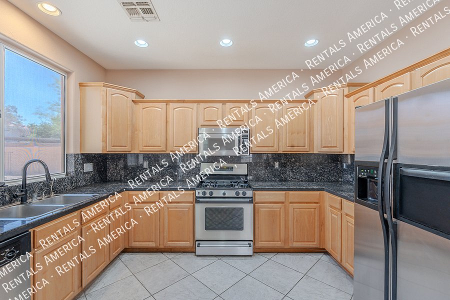 3 Bedroom with a pool! property image