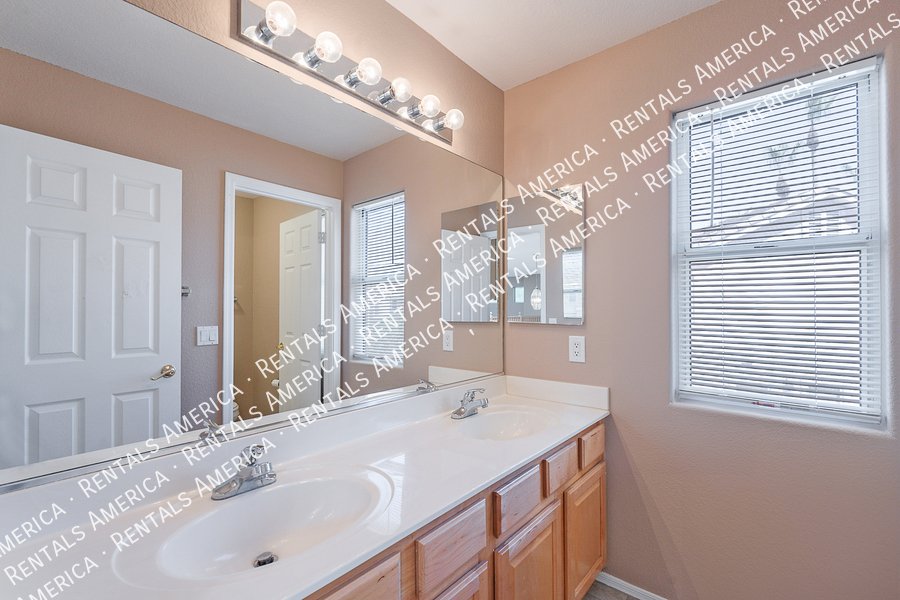 3 Bedroom with a pool! property image