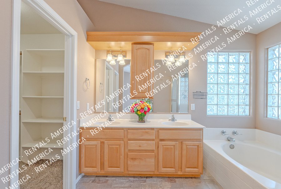 3 Bedroom with a pool! property image