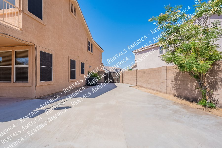 3 Bedroom with a pool! property image