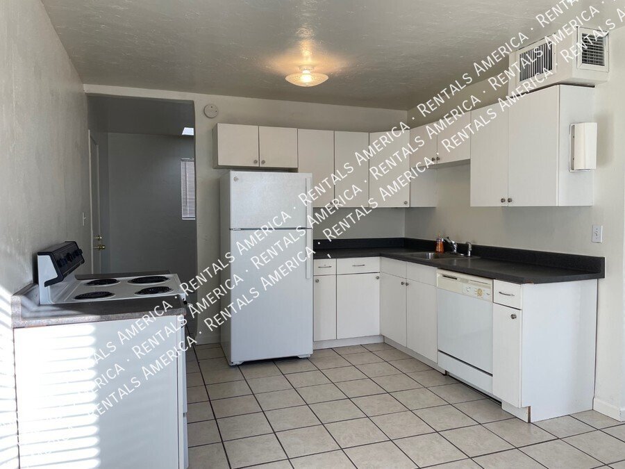 Wonderful, 3BR/2BA Home in Metro Phoenix w/ No HOA! property image