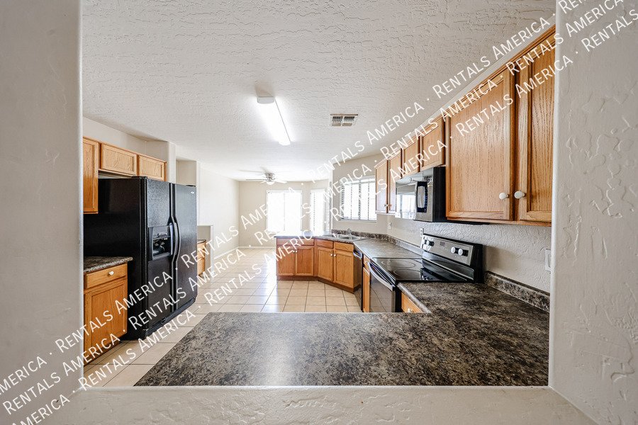 Large 4bed 2bath in Silverthorn Estates property image