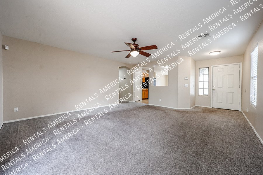 Large 4bed 2bath in Silverthorn Estates property image