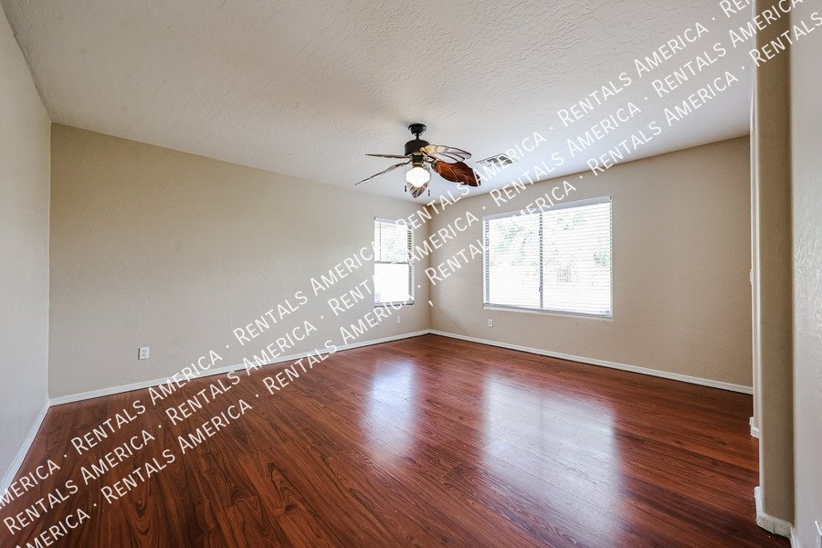 Large 4bed 2bath in Silverthorn Estates property image