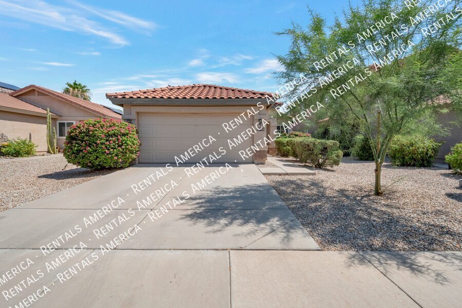 Beautiful 3 bedroom home with pool service included!!! property image