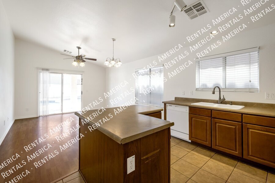 Beautiful 3 bedroom home with pool service included!!! property image