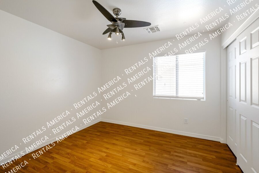 Beautiful 3 bedroom home with pool service included!!! property image