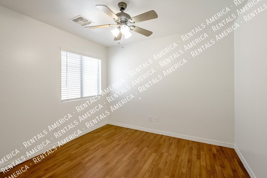 Beautiful 3 bedroom home with pool service included!!! property image